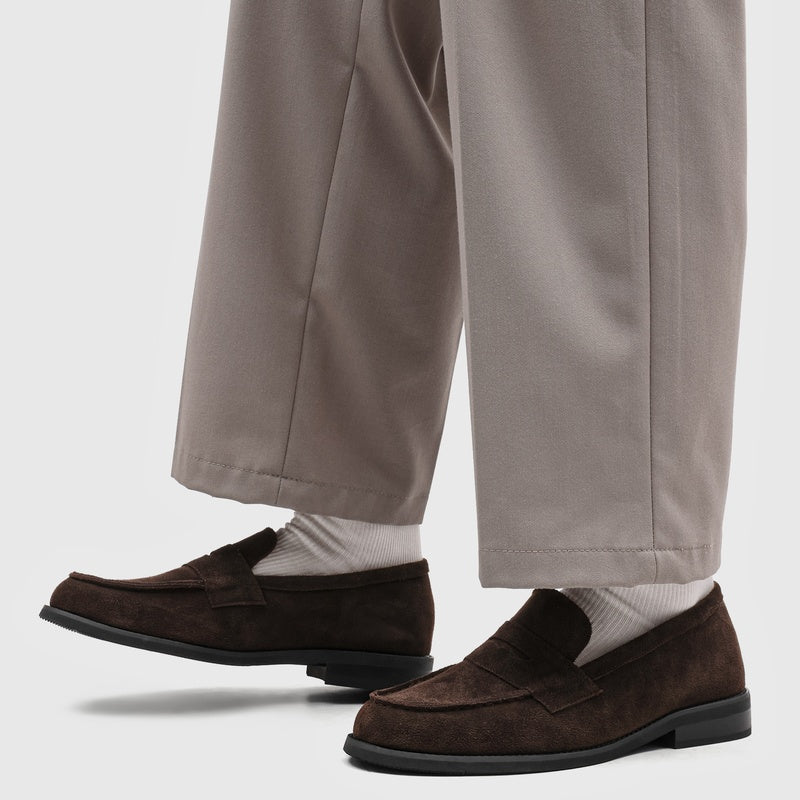 Penny-loafers i mocka för herrar med kontrastsömmar-Footwear for men-Fjallbarn