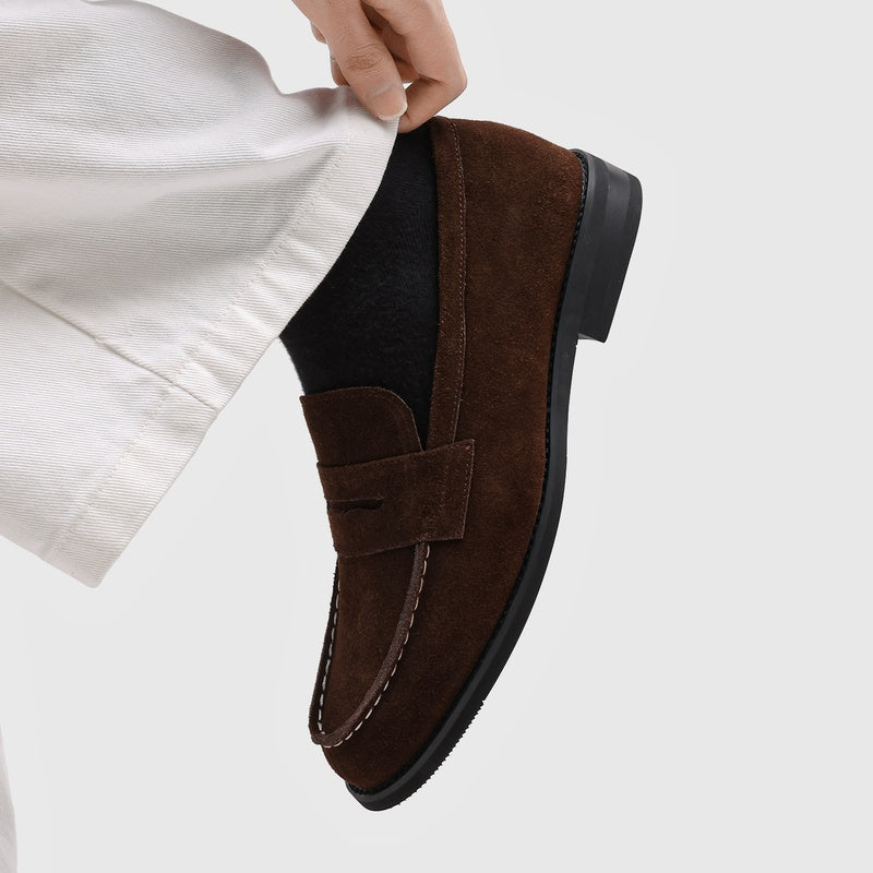 Penny-loafers i mocka för herrar med kontrastsömmar-Footwear for men-Fjallbarn