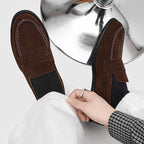 Penny-loafers i mocka för herrar med kontrastsömmar-Footwear for men-Fjallbarn