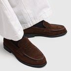 Penny-loafers i mocka för herrar med kontrastsömmar-Footwear for men-Fjallbarn