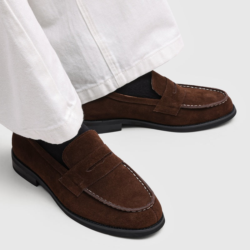 Penny-loafers i mocka för herrar med kontrastsömmar-Footwear for men-Fjallbarn