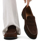 Penny-loafers i mocka för herrar med kontrastsömmar-Footwear for men-Fjallbarn