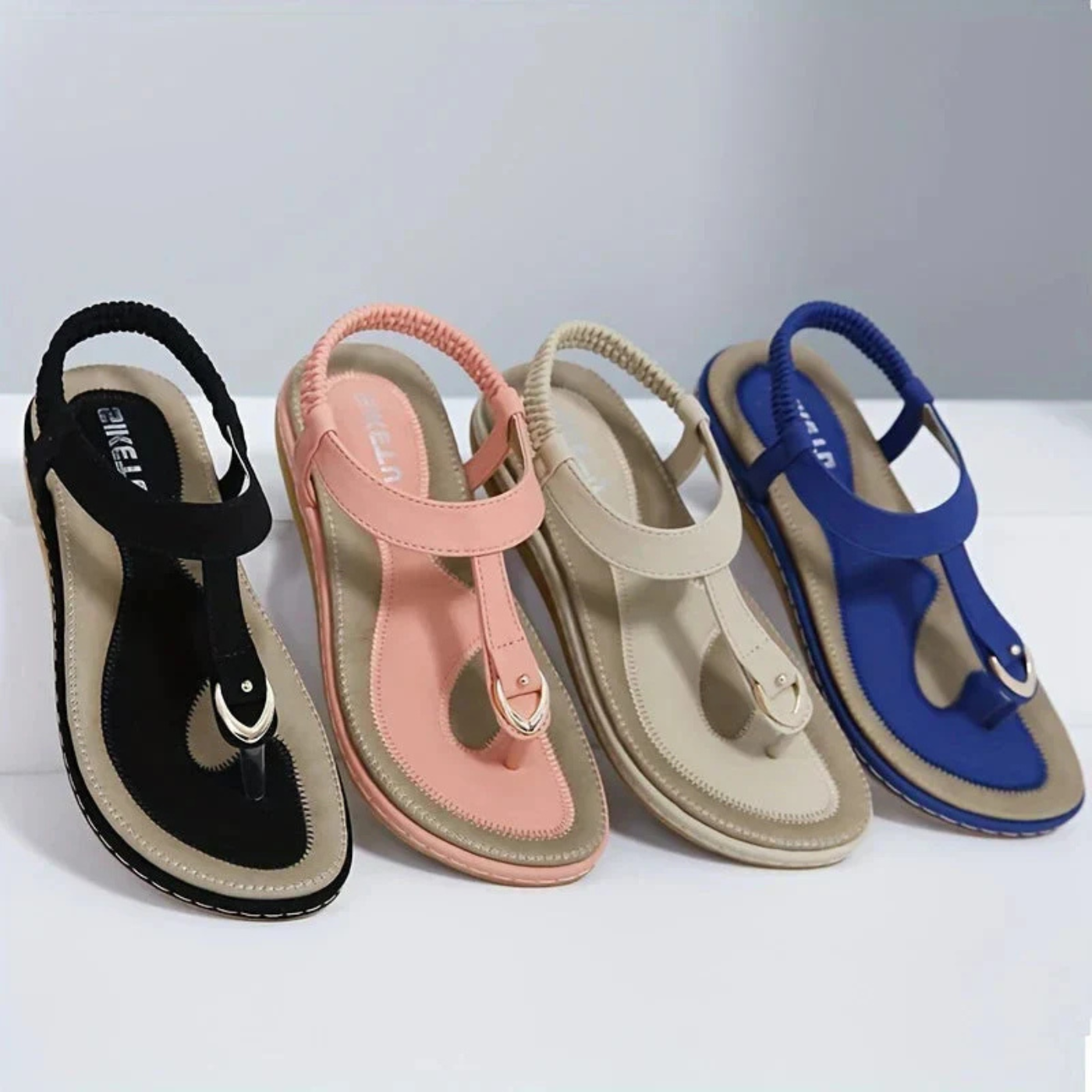 Platta sandaler för dam med T-rem och metalldetalj-Footwear for women-Fjallbarn