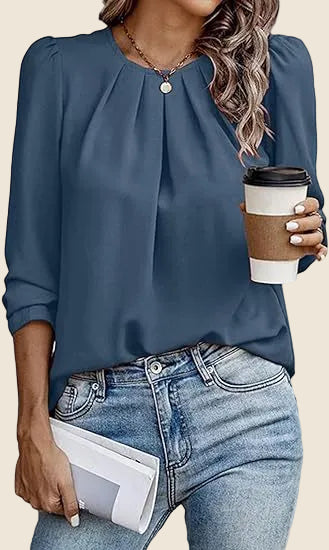 Plisserad blus med rund hals för dam-Blouses for women-Fjallbarn