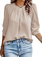 Plisserad blus med rund hals för dam-Blouses for women-Fjallbarn