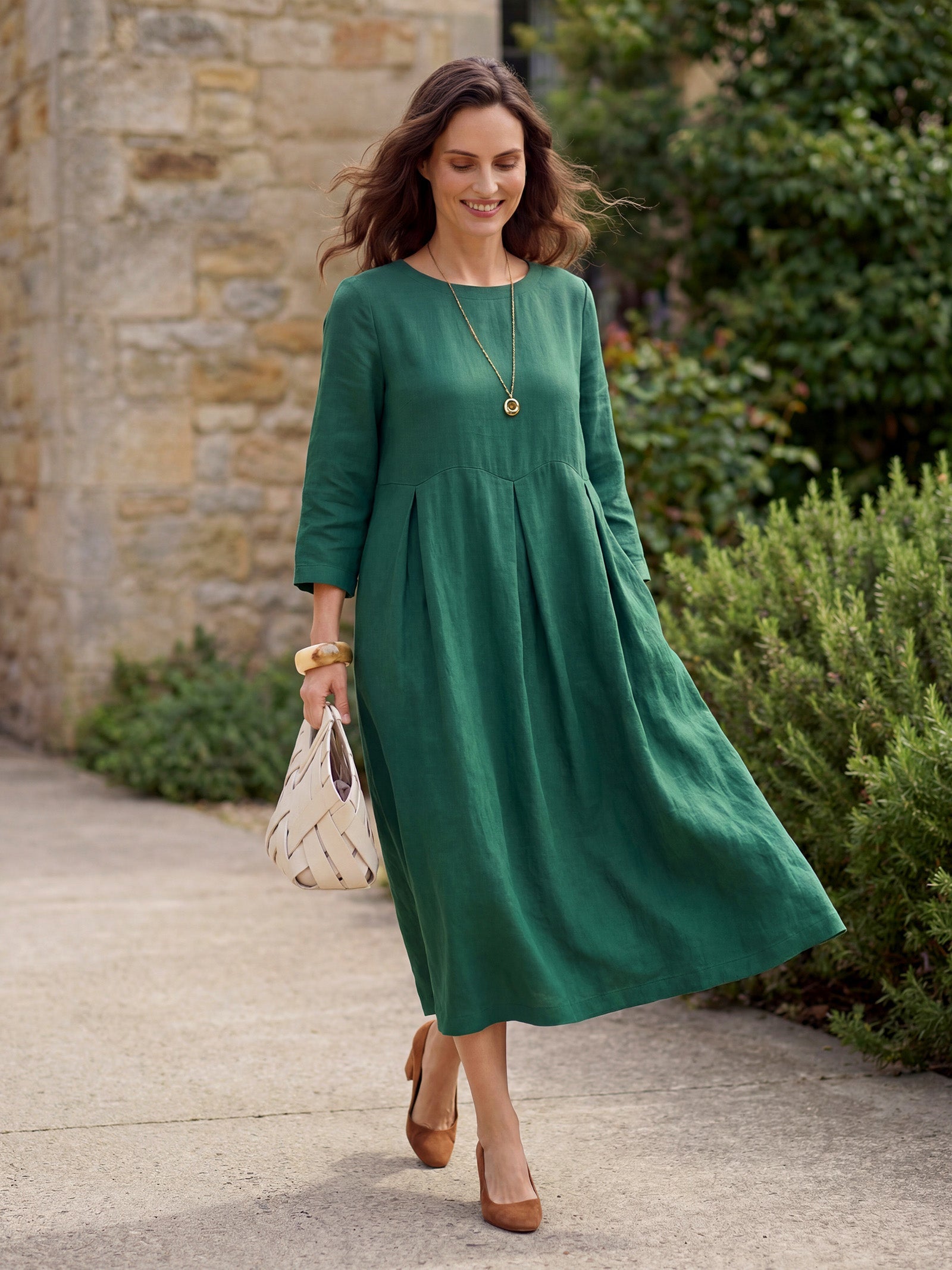 Plisserad midiklänning i linne med båthals för dam-Midi Dress-Fjallbarn