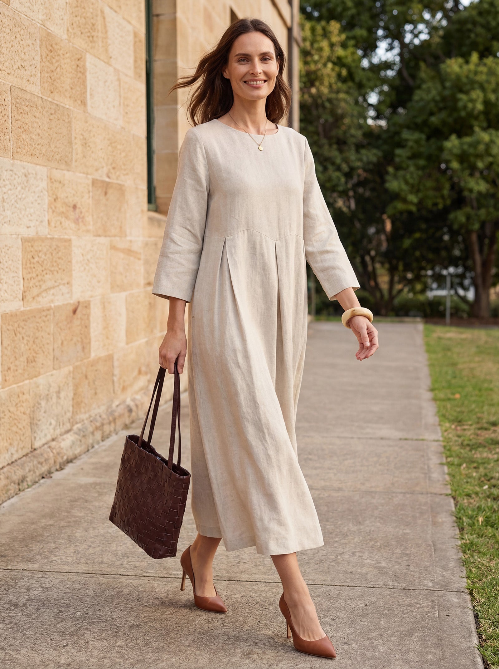 Plisserad midiklänning i linne med båthals för dam-Midi Dress-Fjallbarn