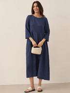 Plisserad midiklänning i linne med båthals för dam-Midi Dress-Fjallbarn