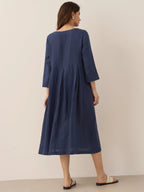 Plisserad midiklänning i linne med båthals för dam-Midi Dress-Fjallbarn