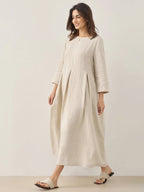 Plisserad midiklänning i linne med båthals för dam-Midi Dress-Fjallbarn