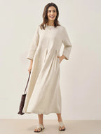 Plisserad midiklänning i linne med båthals för dam-Midi Dress-Fjallbarn