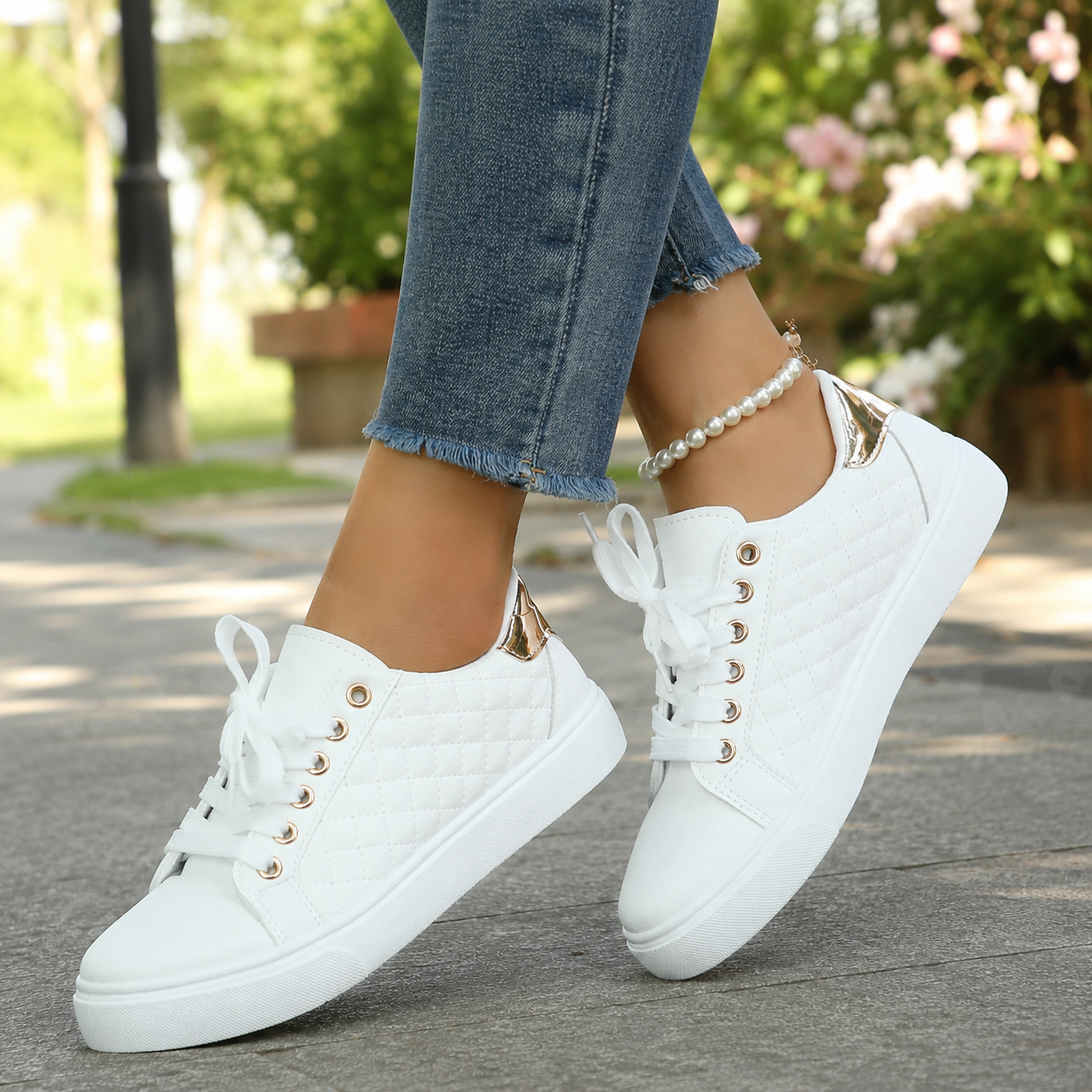 Quiltade sneakers med låg profil för dam-Footwear for women-Fjallbarn