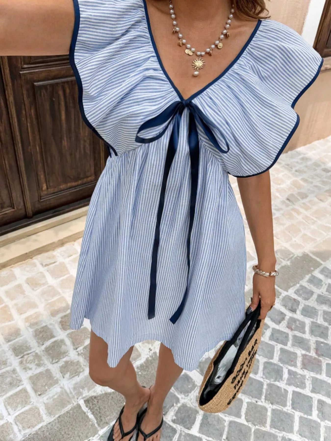 Randig miniklänning för dam med volangärmar-Mini Dress-Fjallbarn