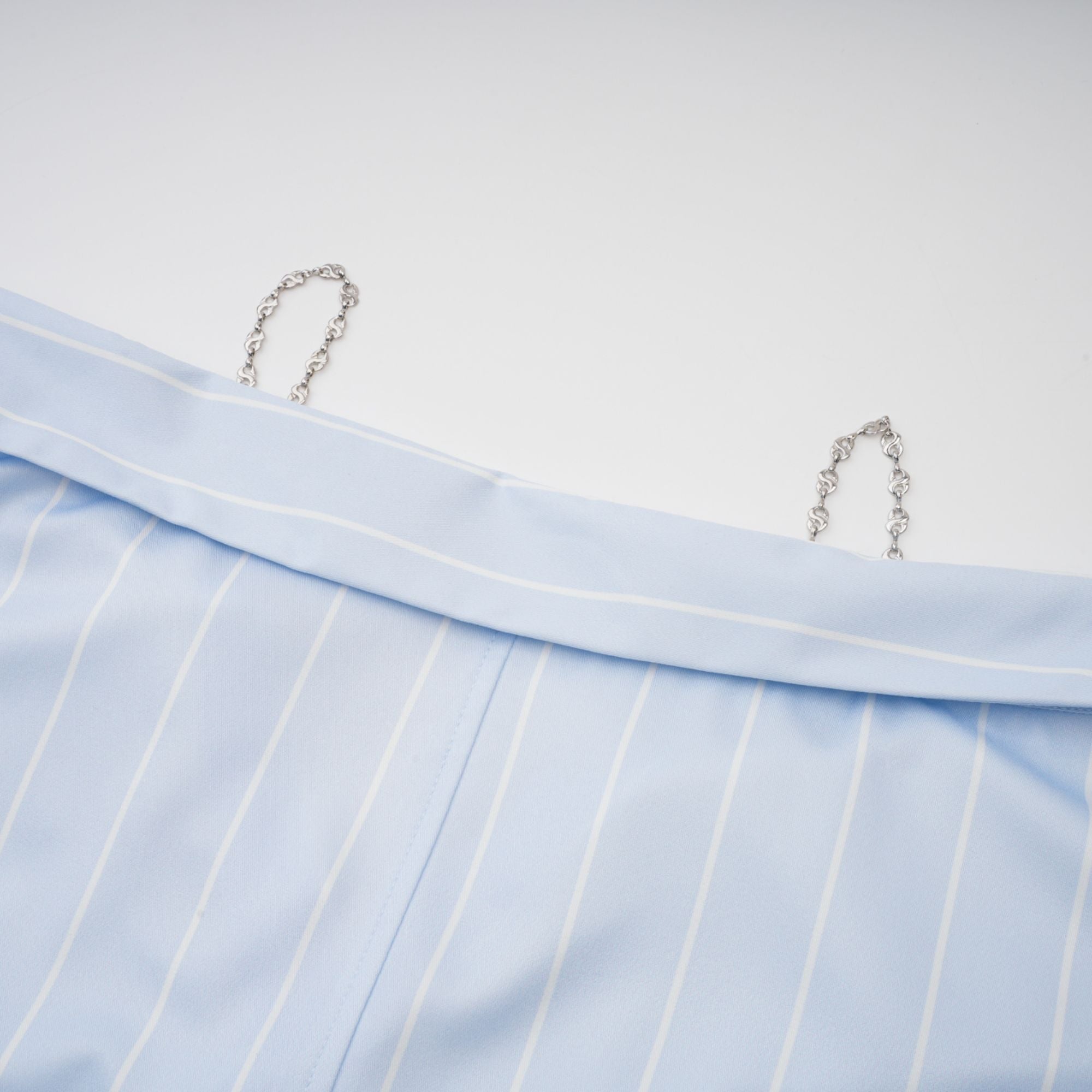 Randig off-shoulder-blus med kedjeaxlar för dam-Blouses for women-Fjallbarn