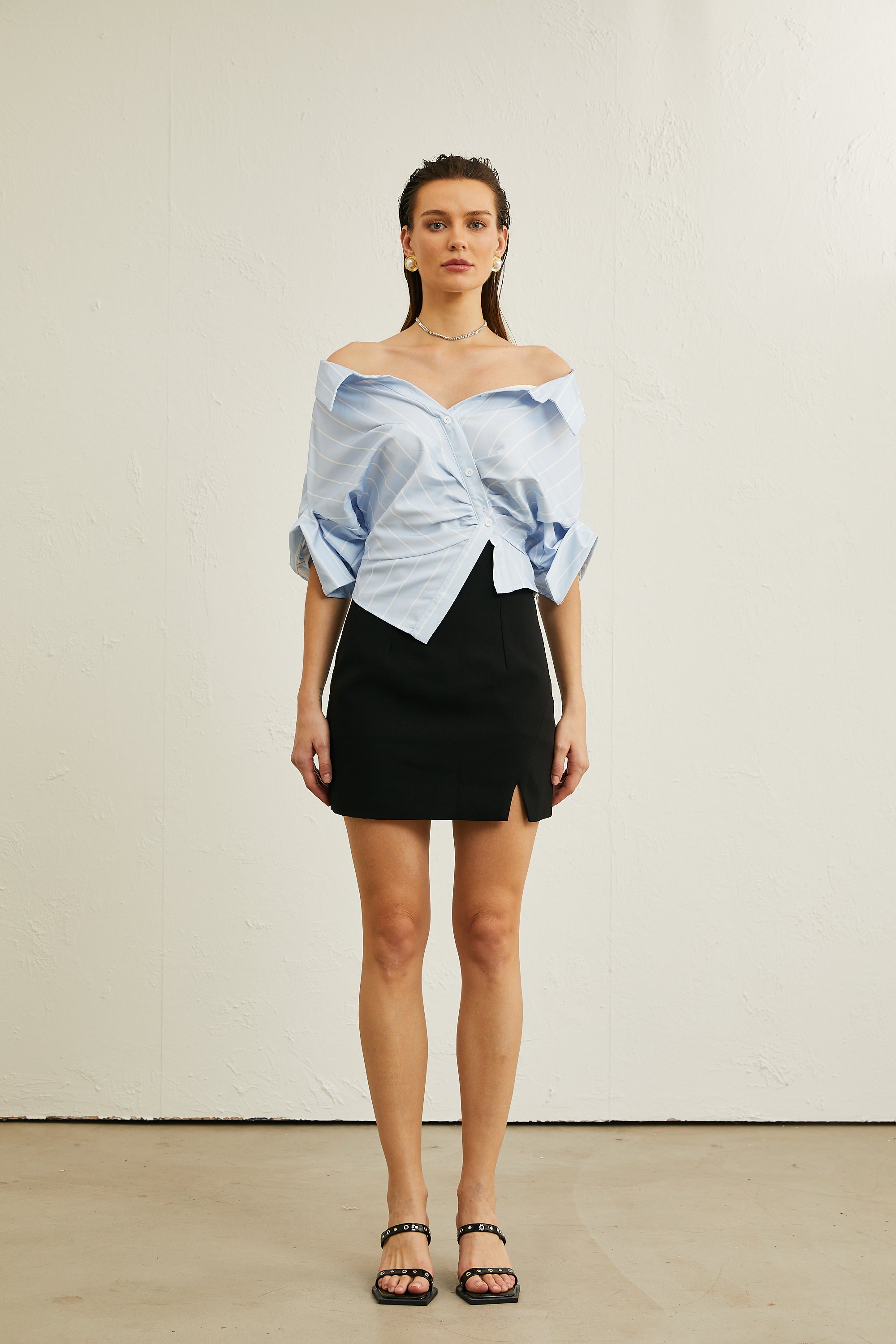 Randig off-shoulder-blus med kedjeaxlar för dam-Blouses for women-Fjallbarn