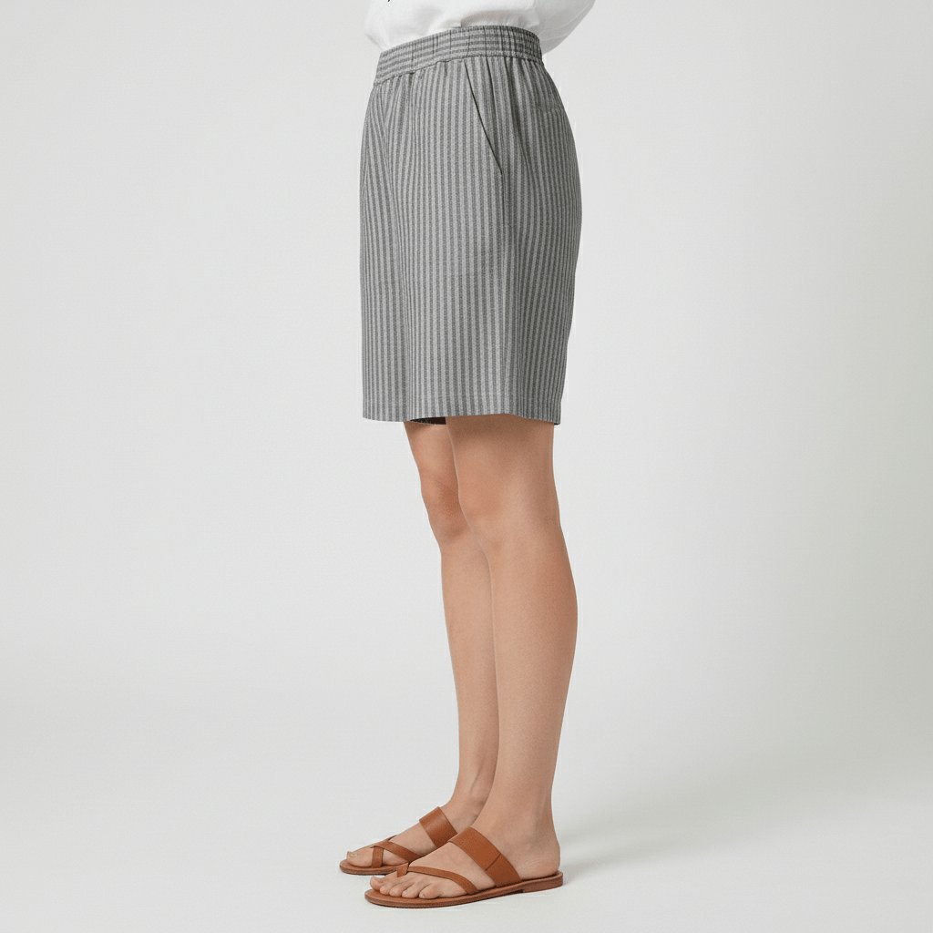 Randiga shorts med avslappnad passform för dam-Shorts for women-Fjallbarn