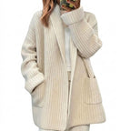 Ribbstickad kofta med öppen front och fickor för dam-Cardigan for women-Fjallbarn