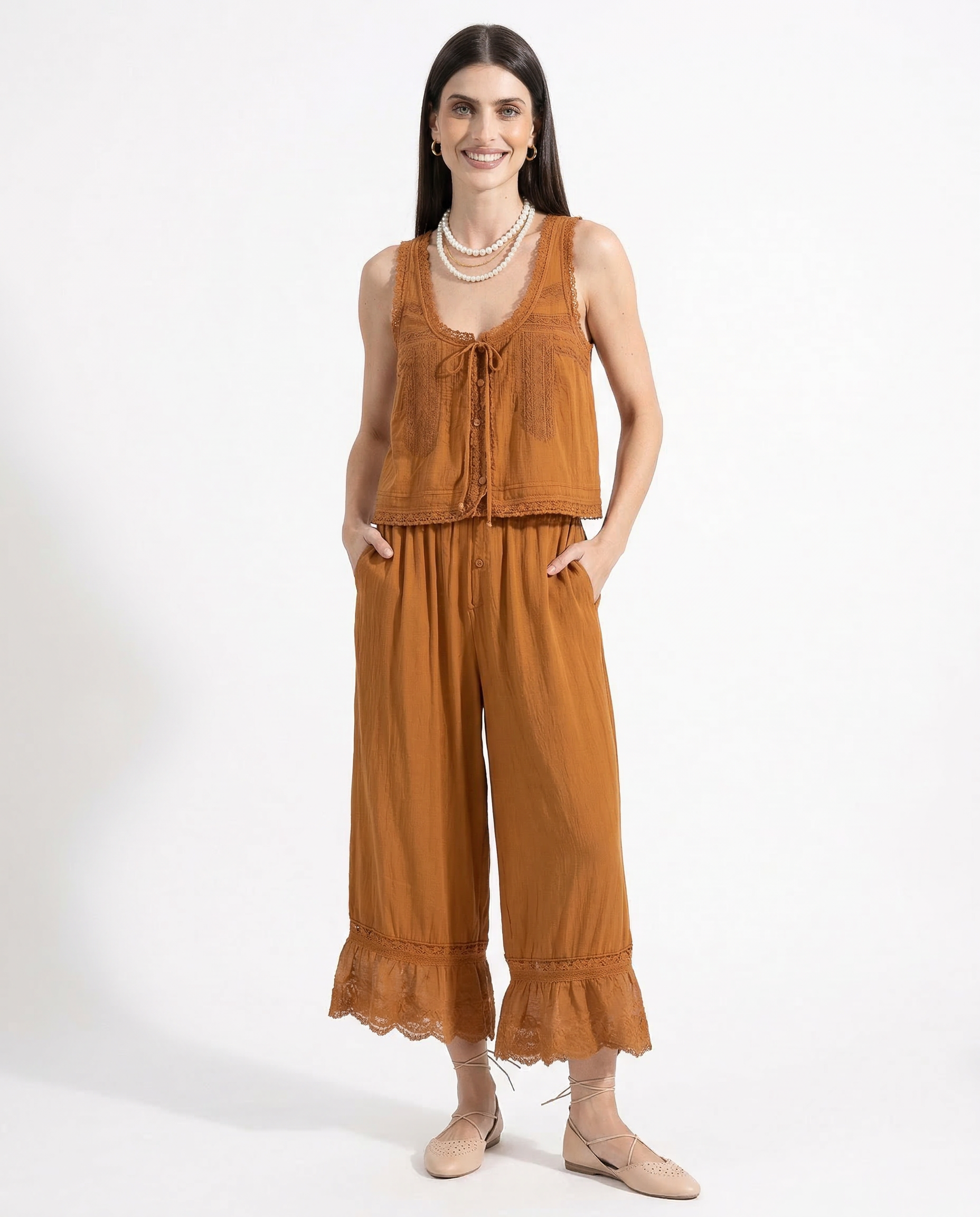 Set med spetsväst och byxor med vida ben för dam-Sets for women-Fjallbarn