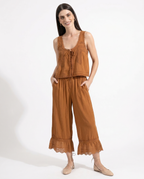 Set med spetsväst och byxor med vida ben för dam-Sets for women-Fjallbarn
