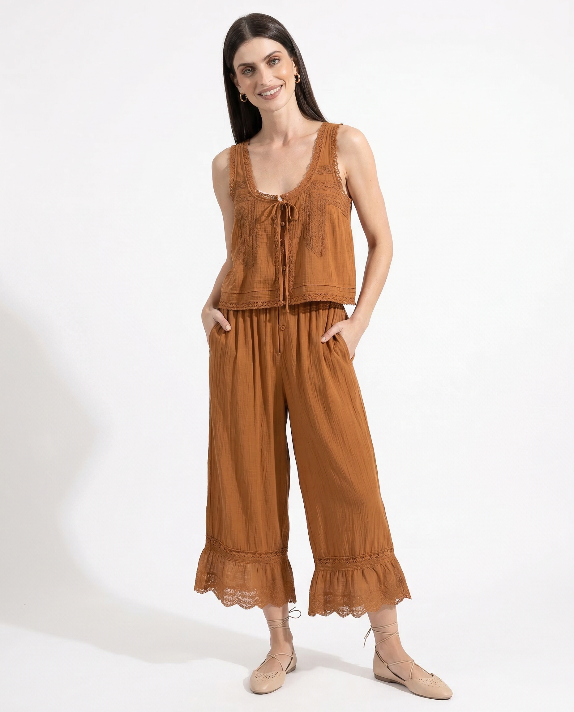 Set med spetsväst och byxor med vida ben för dam-Sets for women-Fjallbarn