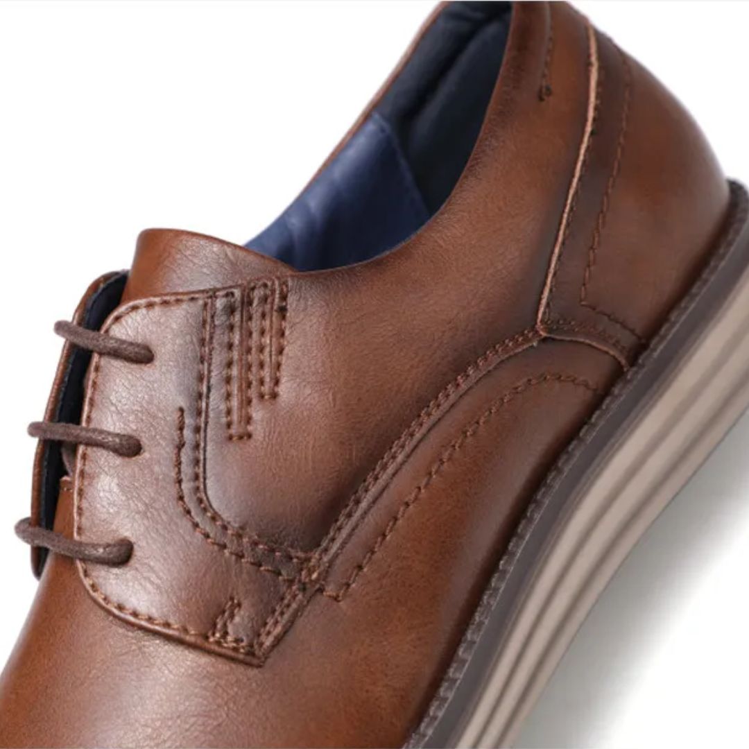 Snörskor i Derby-modell för herr med kontrasterande sula-Footwear for men-Fjallbarn