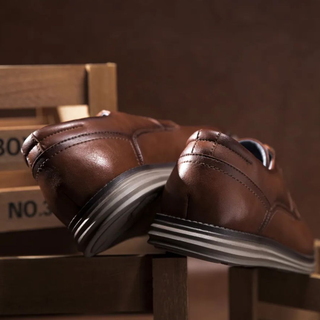 Snörskor i Derby-modell för herr med kontrasterande sula-Footwear for men-Fjallbarn