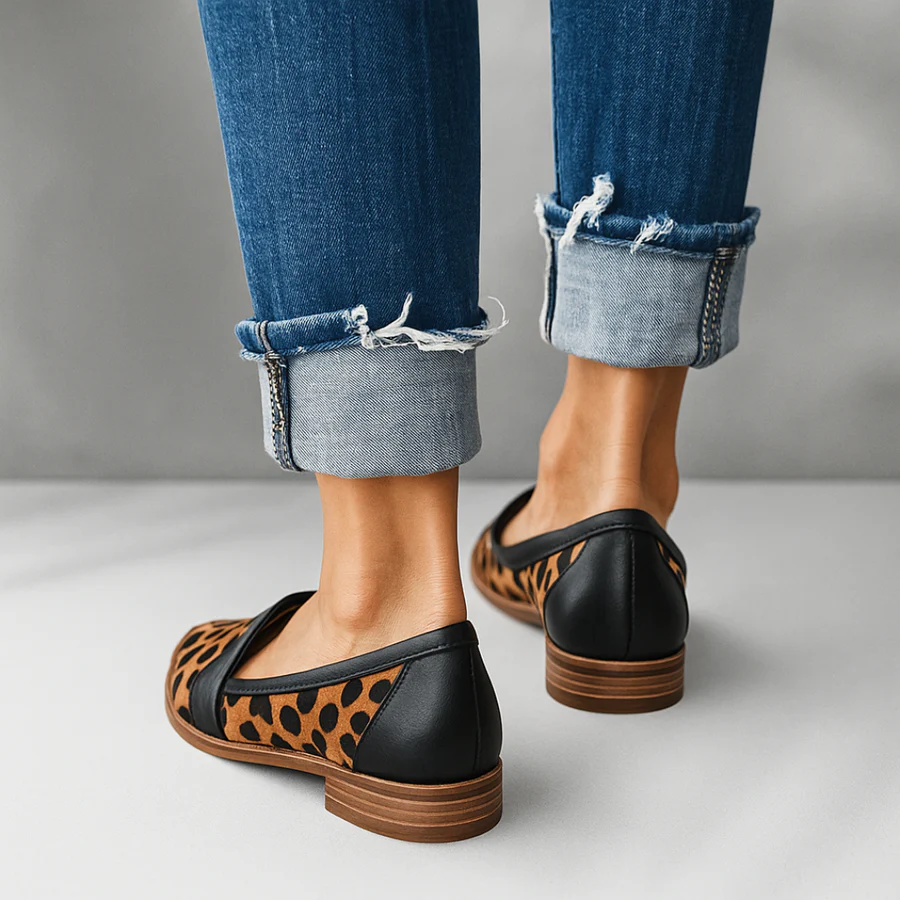 Spetsiga loafers för dam med sadelrem-Footwear for women-Fjallbarn