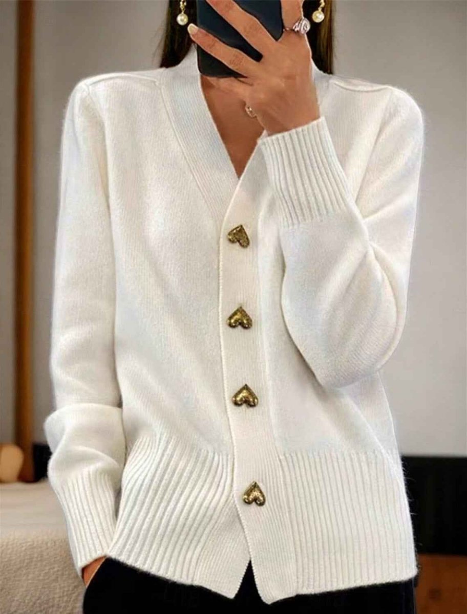 Stickad kofta med V-ringning och hjärtformade knappar för dam-Cardigan for women-Fjallbarn