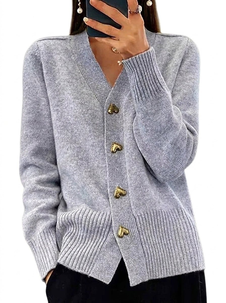 Stickad kofta med V-ringning och hjärtformade knappar för dam-Cardigan for women-Fjallbarn