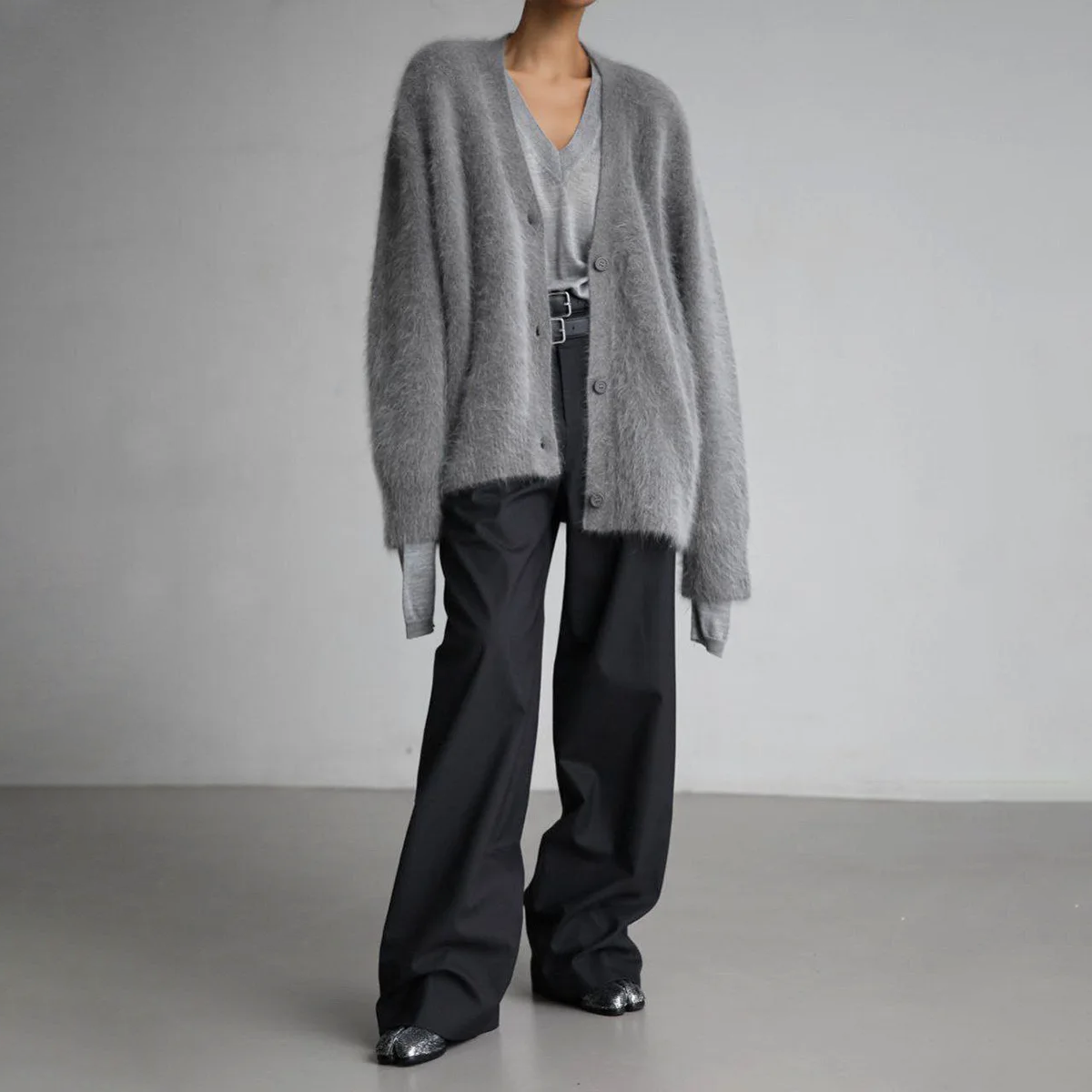 Stickad kofta med V-ringning och knäppning för dam-Jacket for women-Fjallbarn