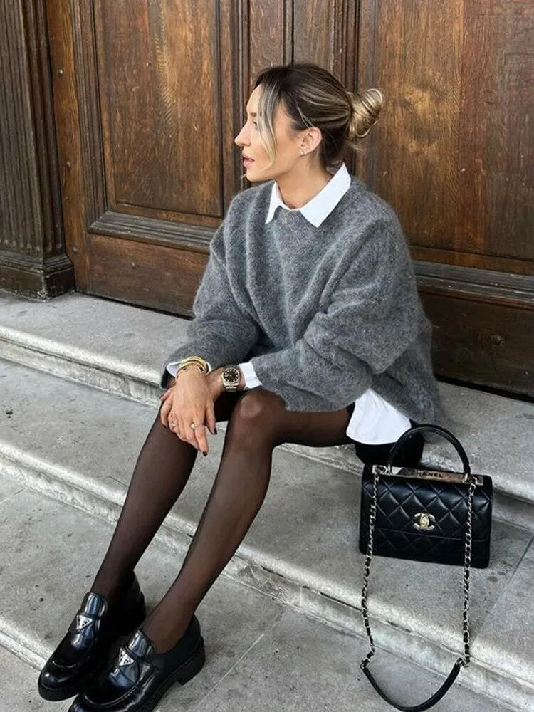 Stickad tröja för dam med rund halsringning och nedhasade axlar-Sweaters for Women-Fjallbarn