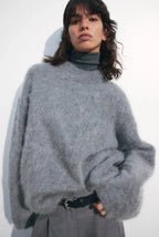 Stickad tröja för dam med rund halsringning och nedhasade axlar-Sweaters for Women-Fjallbarn