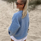 Stickad tröja för dam med rund halsringning och nedhasade axlar-Sweaters for Women-Fjallbarn