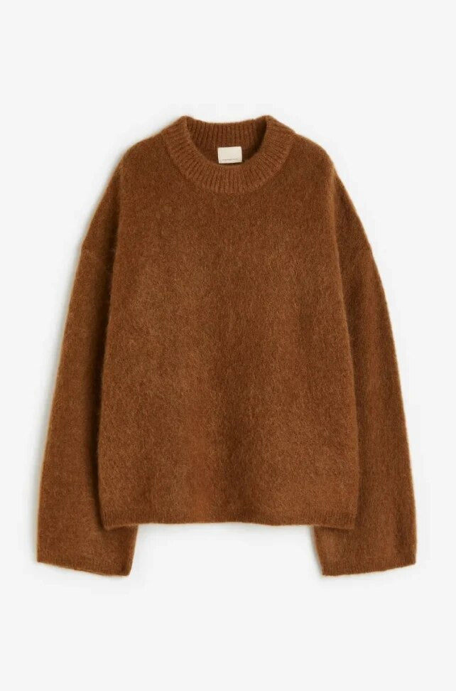 Stickad tröja för dam med rund halsringning och nedhasade axlar-Sweaters for Women-Fjallbarn