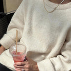 Stickad tröja för dam med rund halsringning och nedhasade axlar-Sweaters for Women-Fjallbarn
