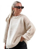Stickad tröja för dam med rund halsringning och nedhasade axlar-Sweaters for Women-Fjallbarn