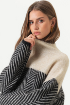 Stickad tröja med chevronmönster och polokrage för dam-Sweaters for Women-Fjallbarn