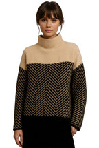 Stickad tröja med chevronmönster och polokrage för dam-Sweaters for Women-Fjallbarn