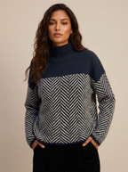 Stickad tröja med mock neck och chevronmönster för dam-Sweaters for Women-Fjallbarn