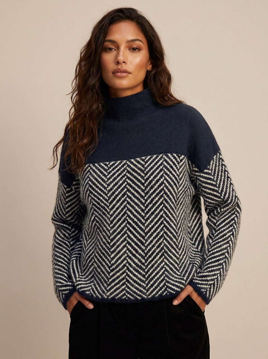Stickad tröja med mock neck och chevronmönster för dam-Sweaters for Women-Fjallbarn