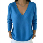 Stickad tröja med vågig V-ringning för dam-Sweaters for Women-Fjallbarn