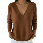 Stickad tröja med vågig V-ringning för dam-Sweaters for Women-Fjallbarn