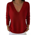 Stickad tröja med vågig V-ringning för dam-Sweaters for Women-Fjallbarn