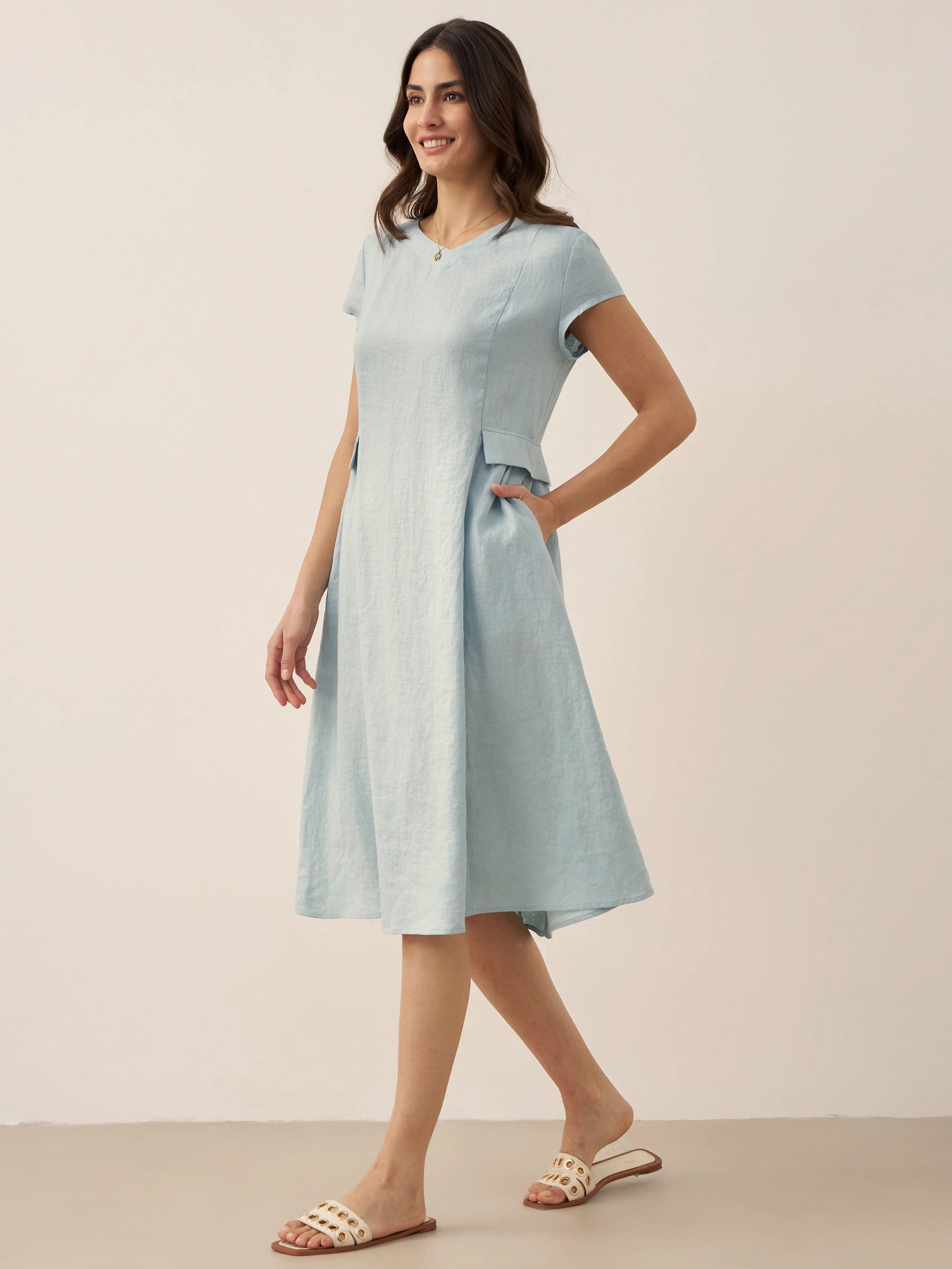V-ringad kortärmad midiklänning i linne för dam-Midi Dress-Fjallbarn