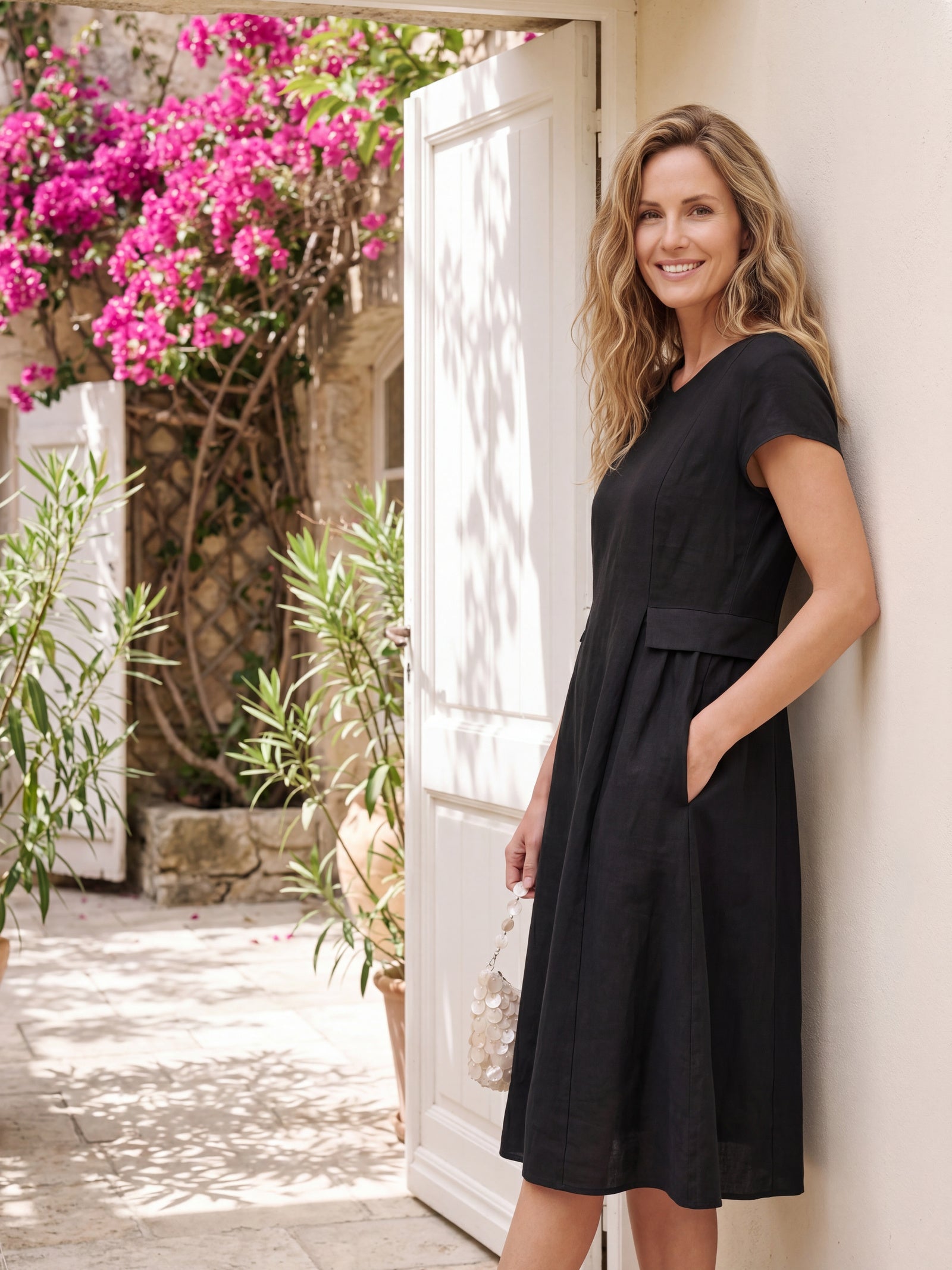 V-ringad kortärmad midiklänning i linne för dam-Midi Dress-Fjallbarn