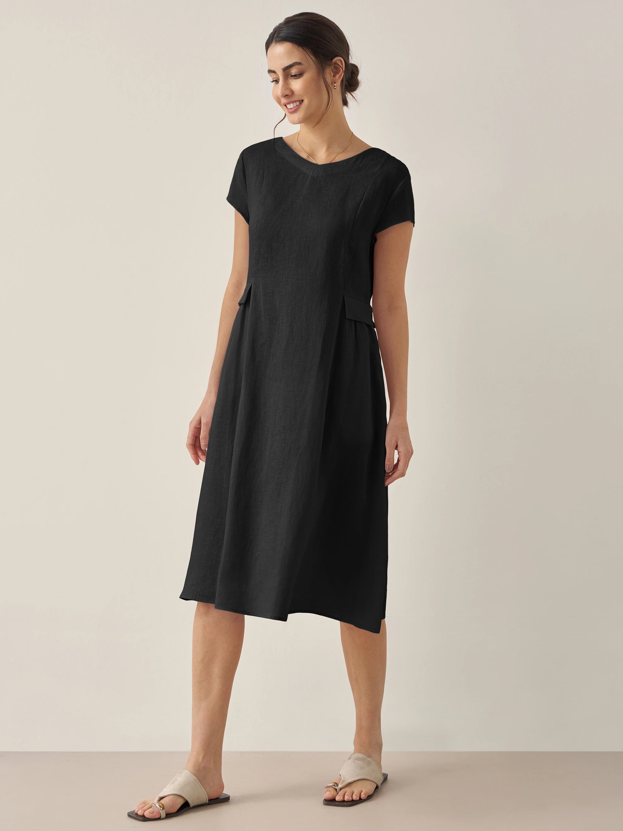V-ringad kortärmad midiklänning i linne för dam-Midi Dress-Fjallbarn