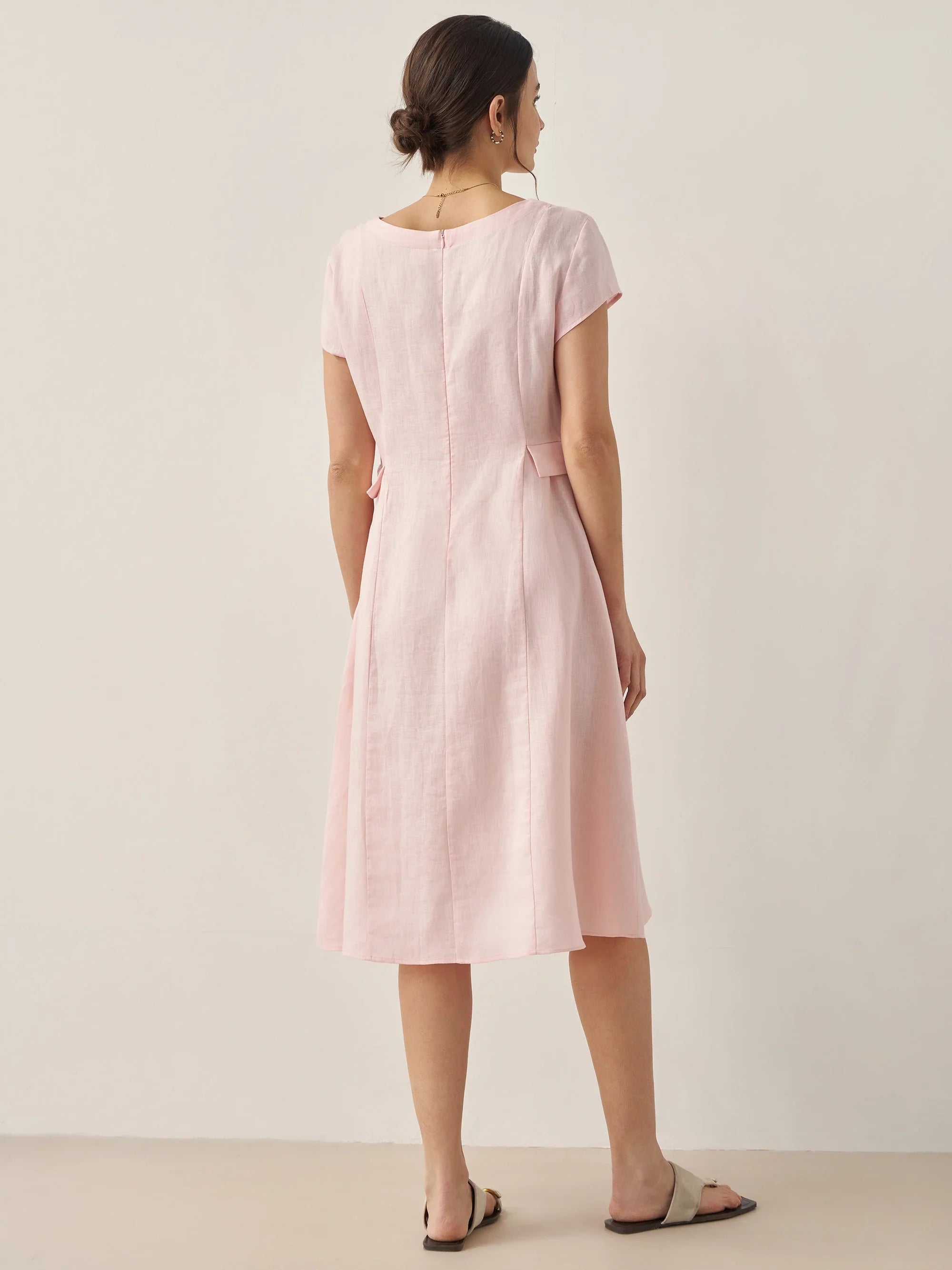 V-ringad kortärmad midiklänning i linne för dam-Midi Dress-Fjallbarn