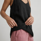 V-ringad linnetopp i linne för dam-Tops for women-Fjallbarn