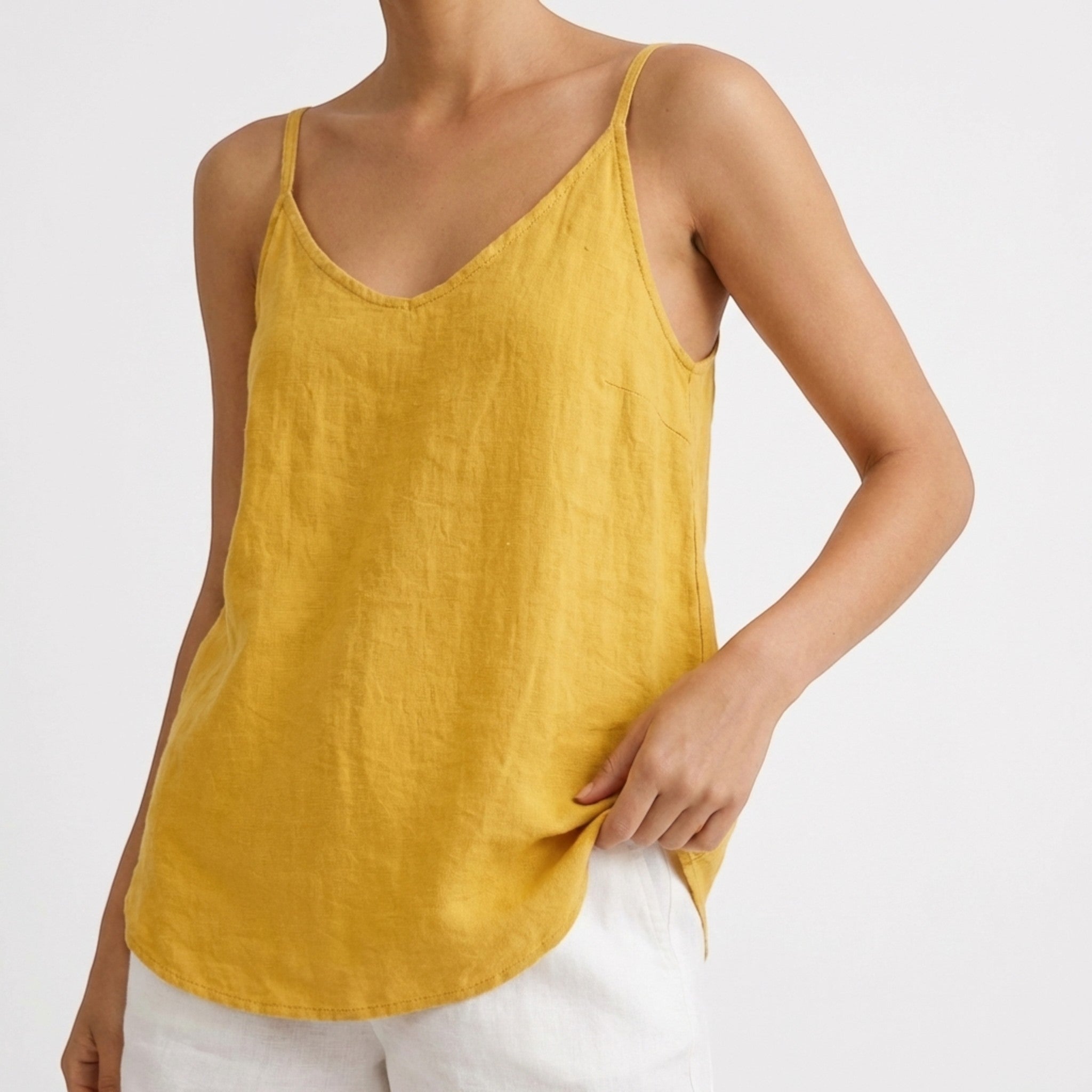 V-ringad linnetopp i linne för dam-Tops for women-Fjallbarn