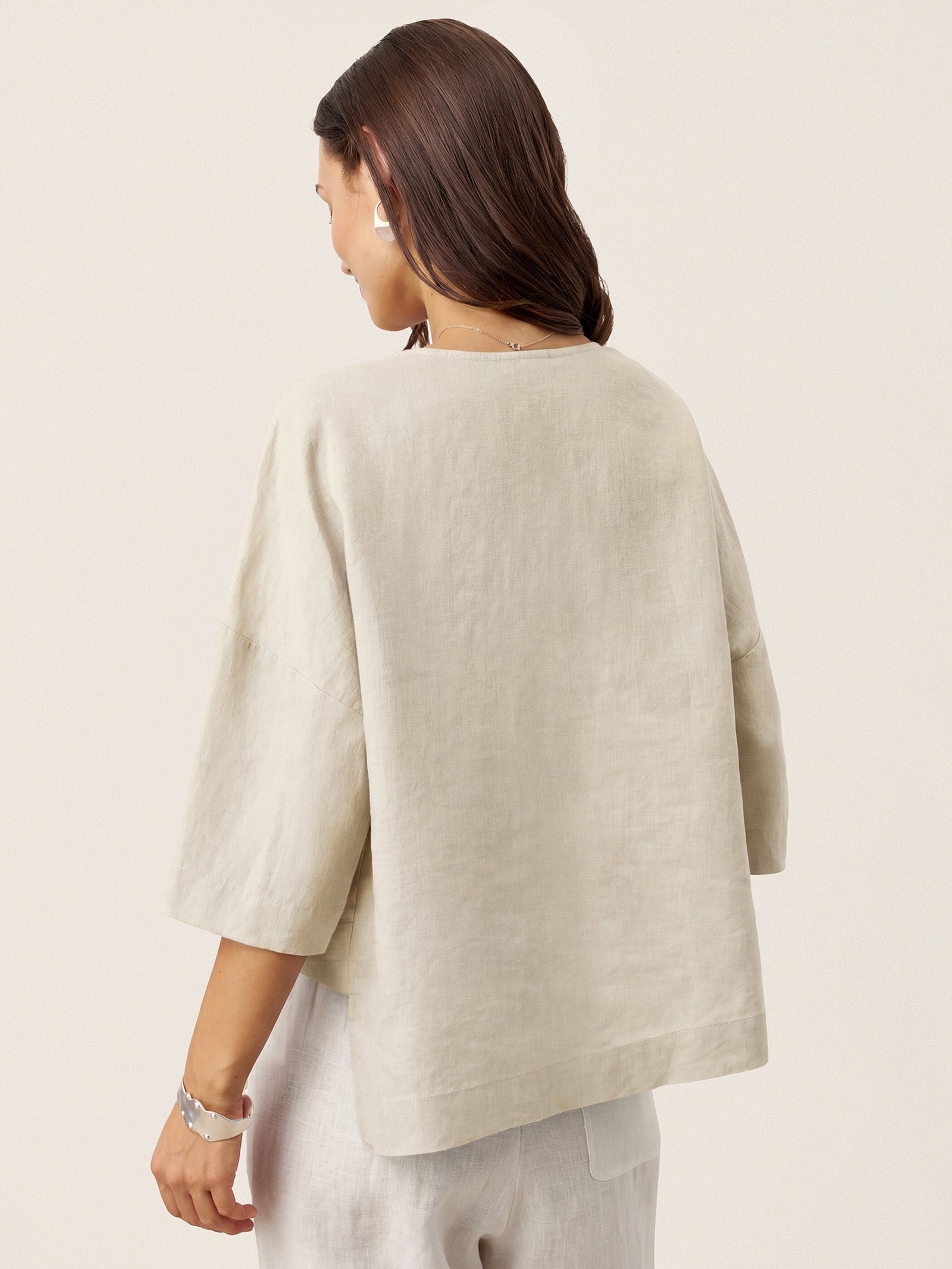 V-ringad linnetopp med lager-på-lager-fåll för dam-Tops for women-Fjallbarn